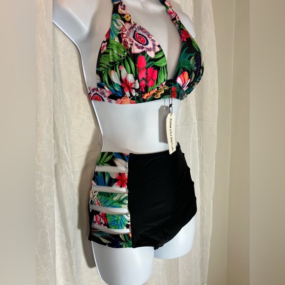 Bikini Swimsuit Size Large -2 Piece - Lattice Bottoms - Picture 2 of 10